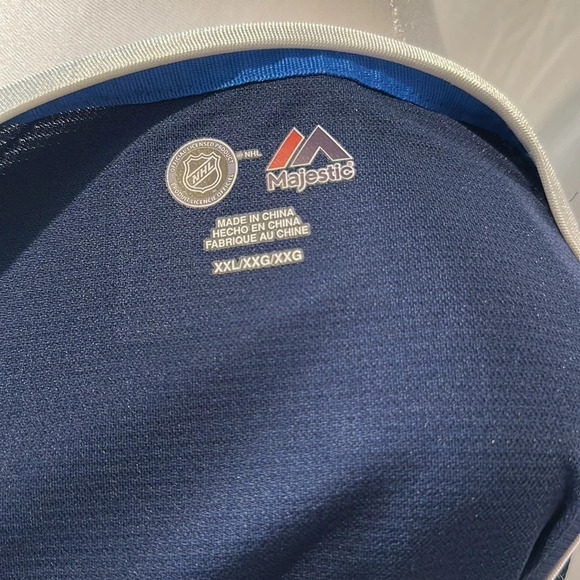 women’s red white & blue Winnipeg Jets NHL jersey size xxl - Picture 4 of 4